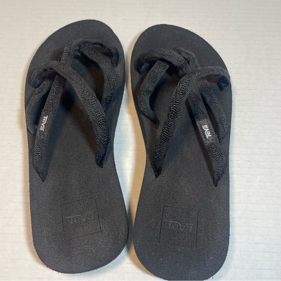 Teva Black Crisscross Sandals - Great Condition Women’s Size 6 - Picture 3 of 4